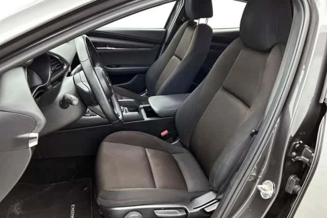 Mazda 3 (2021) thumbnail 5