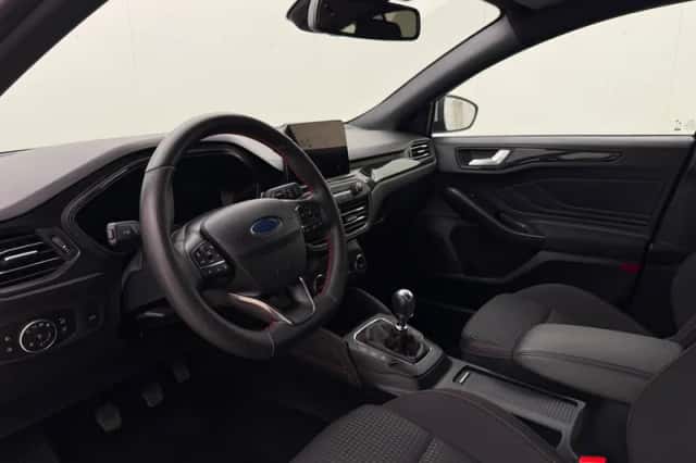 Ford Focus (2022) thumbnail 6