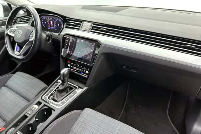 Volkswagen Passat (2020) thumbnail 6