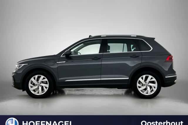 Volkswagen Tiguan (2021) thumbnail 3