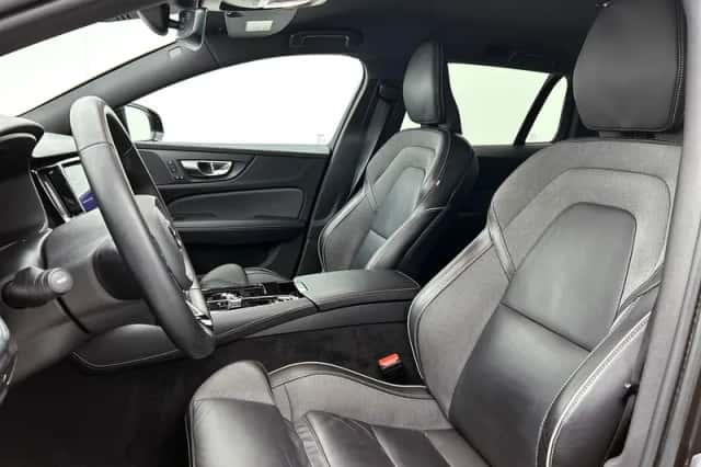 Volvo V60 (2022) thumbnail 4