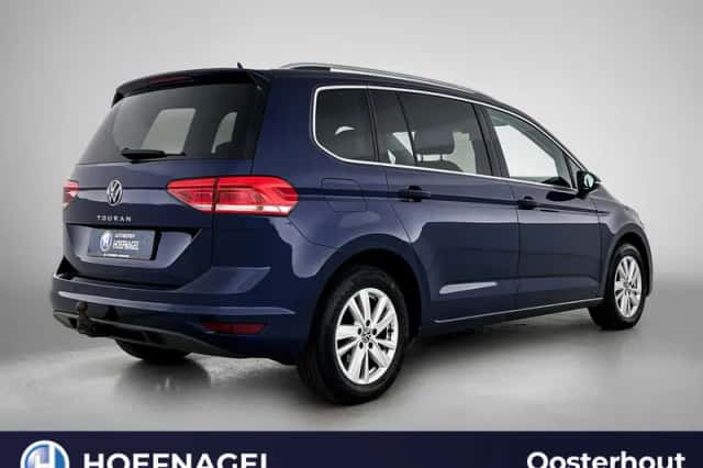 Volkswagen Touran (2021) thumbnail 2