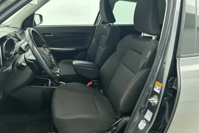 Suzuki Swift (2021) thumbnail 6