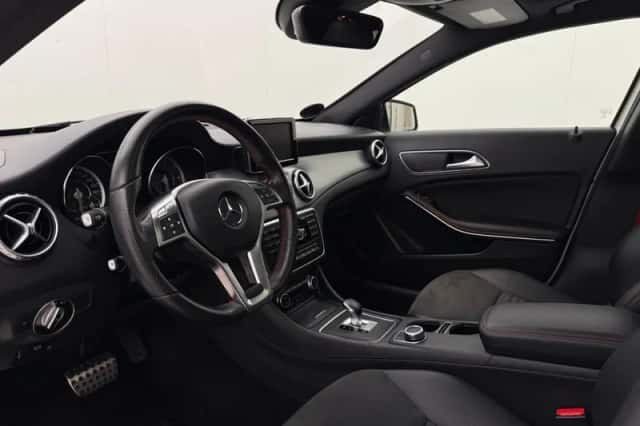 Mercedes-Benz GLA-Klasse (2015) thumbnail 5