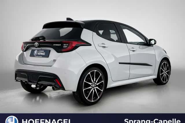 Toyota Yaris (2023) thumbnail 2