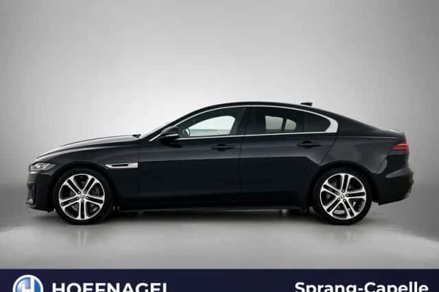 Jaguar XE (2020) thumbnail 3