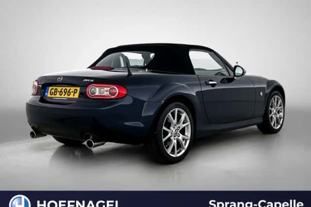 Mazda MX-5 (2015) thumbnail 2