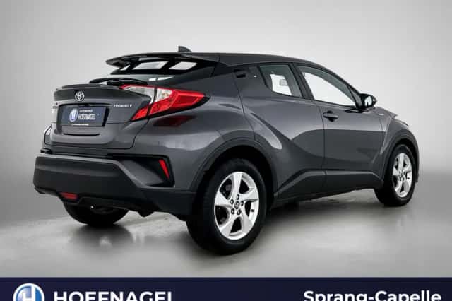 Toyota C-HR (2018) thumbnail 2