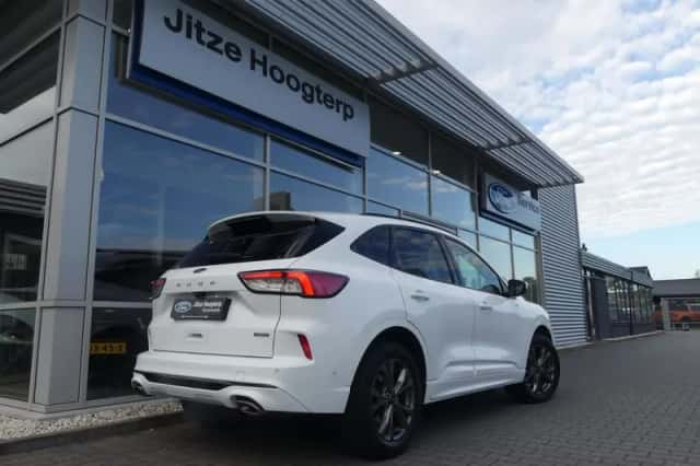 Ford Kuga (2022) thumbnail 2
