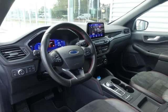 Ford Kuga (2022) thumbnail 3