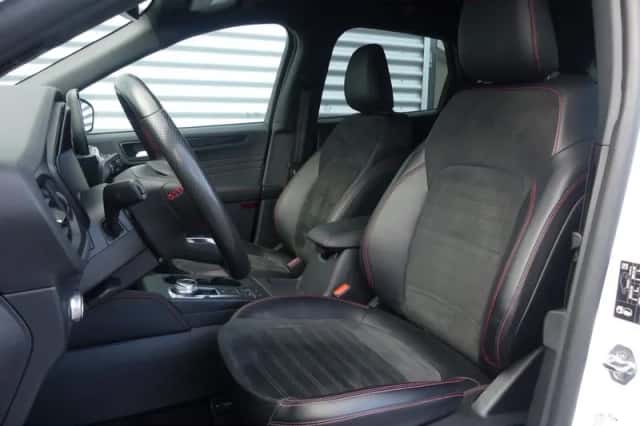 Ford Kuga (2022) thumbnail 4