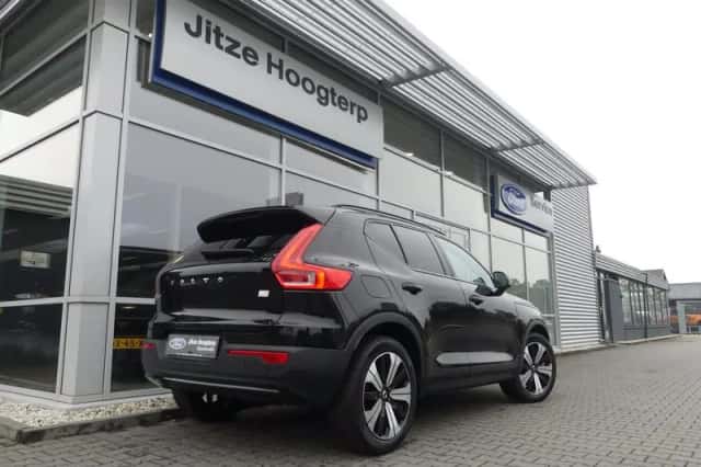 Volvo XC40 (2022) thumbnail 2