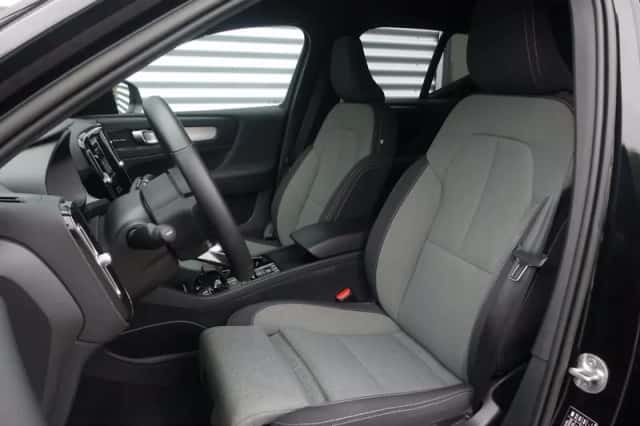 Volvo XC40 (2022) thumbnail 4