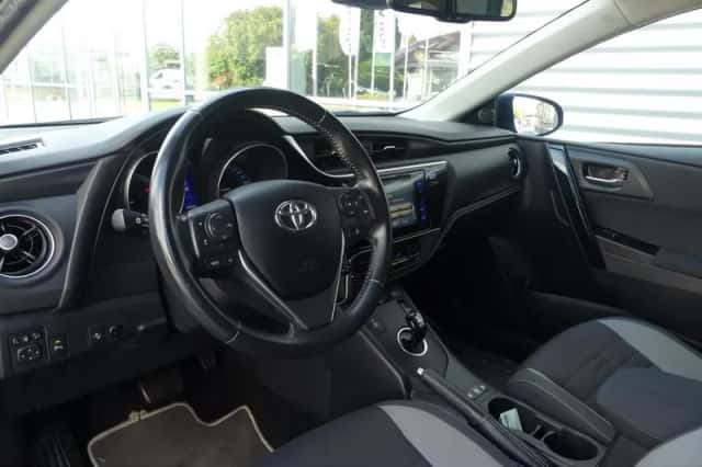 Toyota Auris (2018) thumbnail 3