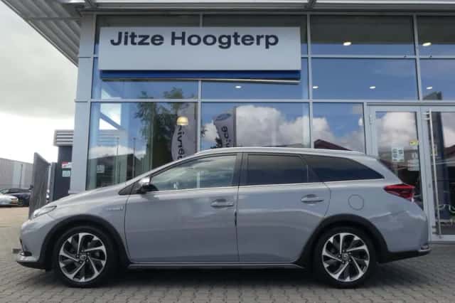Toyota Auris (2018) thumbnail 6