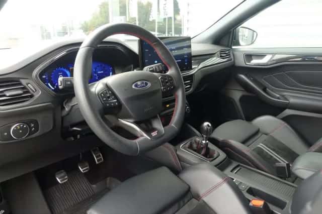 Ford Focus (2023) thumbnail 3