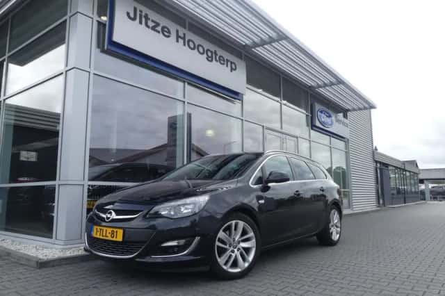 Opel Astra (2014) thumbnail 1