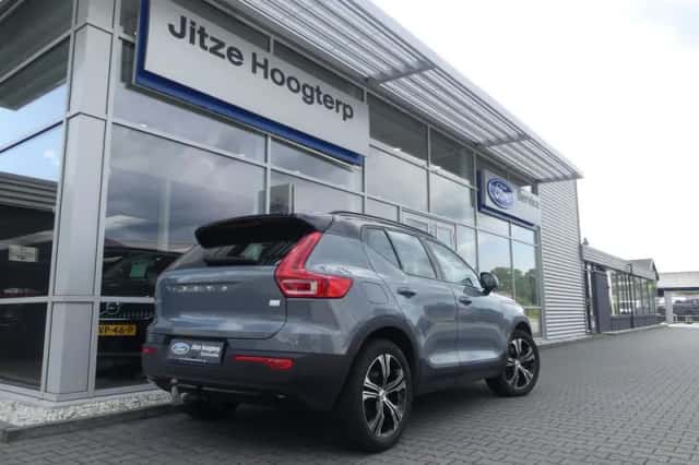 Volvo XC40 (2021) thumbnail 2