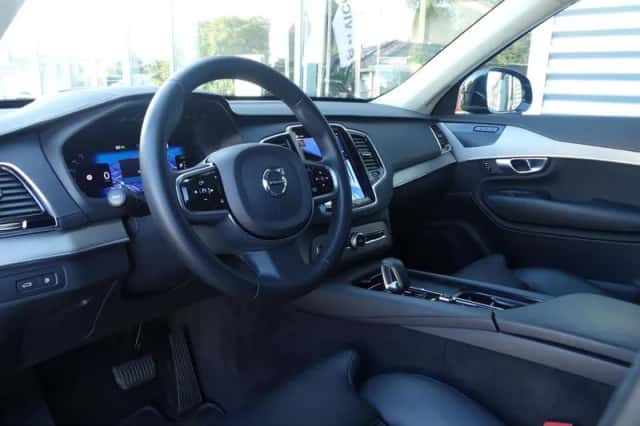 Volvo XC90 (2023) thumbnail 3