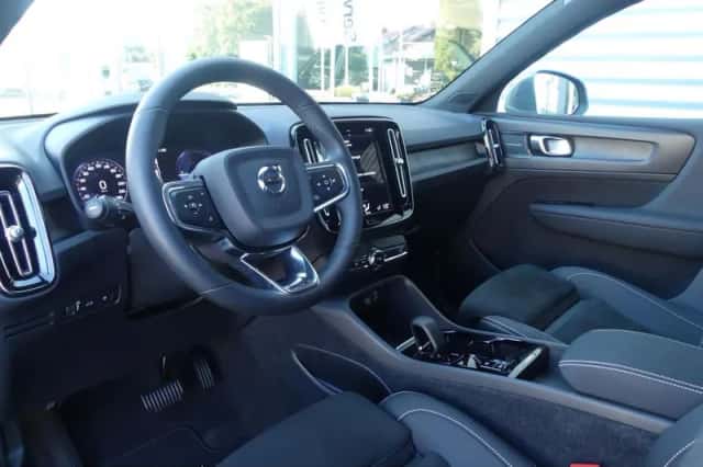 Volvo XC40 (2022) thumbnail 3