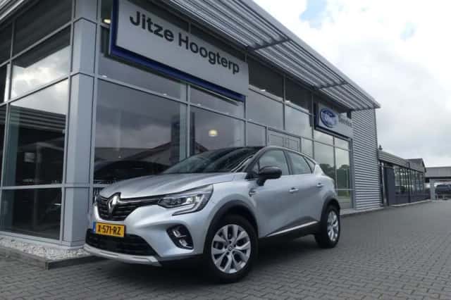 Renault Captur (2022) thumbnail 1