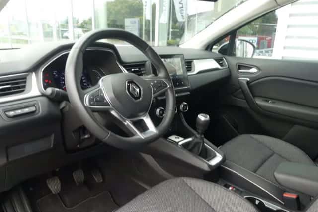 Renault Captur (2022) thumbnail 3