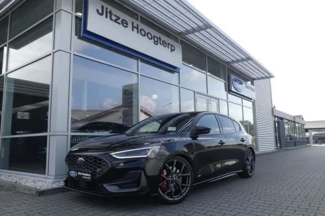 Ford Focus (2022) thumbnail 1