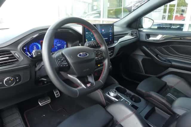 Ford Focus (2022) thumbnail 3