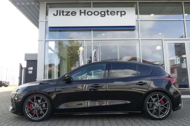 Ford Focus (2022) thumbnail 6