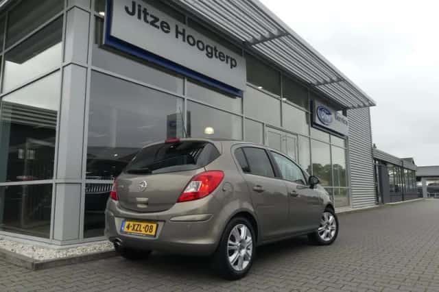 Opel Corsa (2014) thumbnail 2