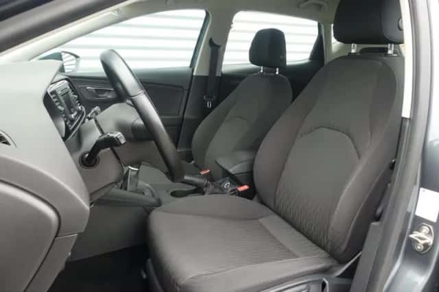 SEAT Leon (2015) thumbnail 4
