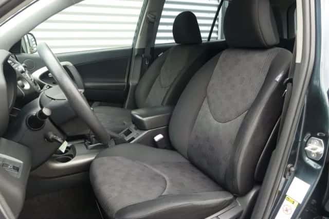 Toyota RAV4 (2009) thumbnail 4