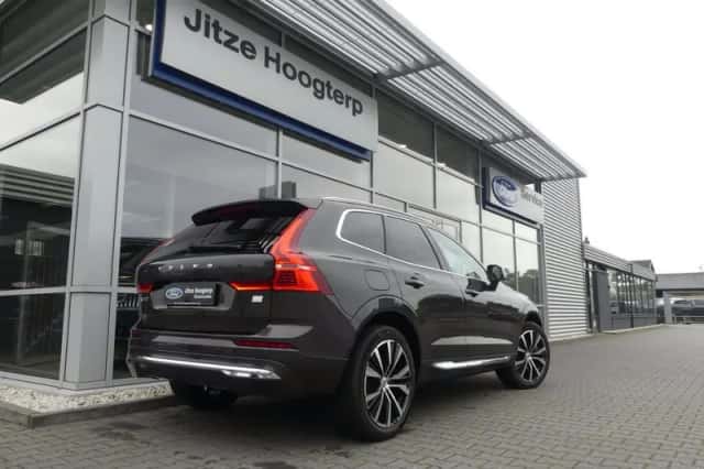Volvo XC60 (2023) thumbnail 2