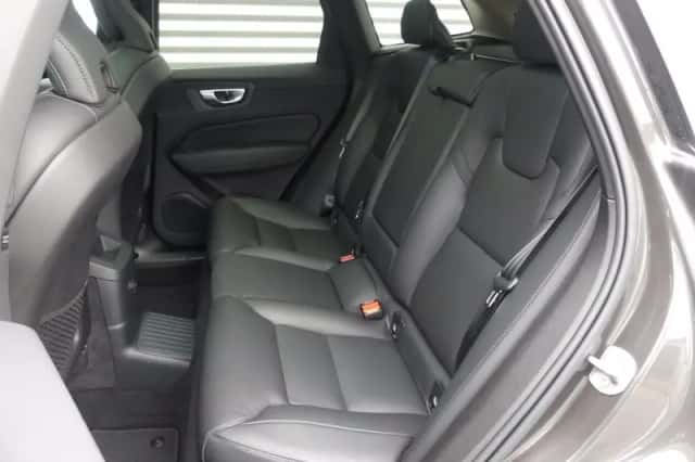 Volvo XC60 (2023) thumbnail 5