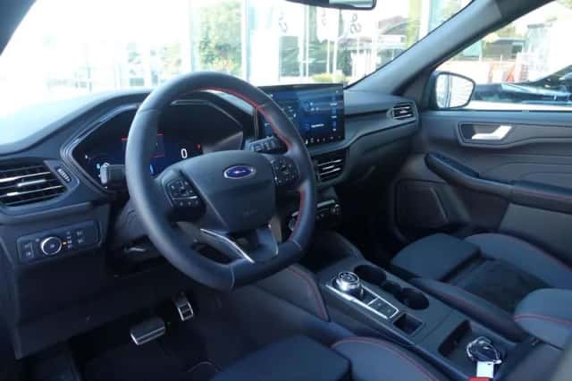 Ford Kuga (2025) thumbnail 3