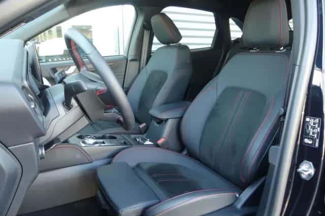 Ford Kuga (2025) thumbnail 4