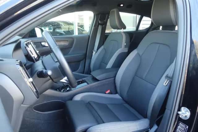 Volvo C40 (2023) thumbnail 3