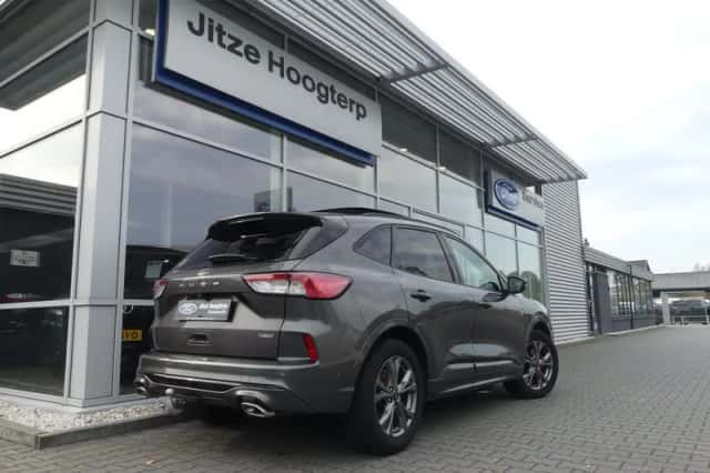 Ford Kuga (2022) thumbnail 2