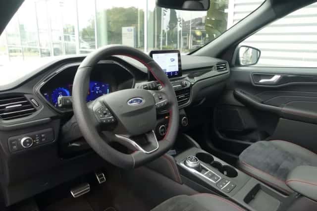 Ford Kuga (2022) thumbnail 3