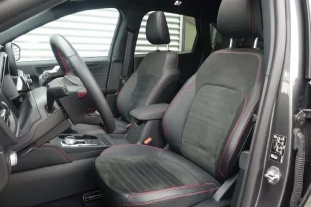 Ford Kuga (2022) thumbnail 4