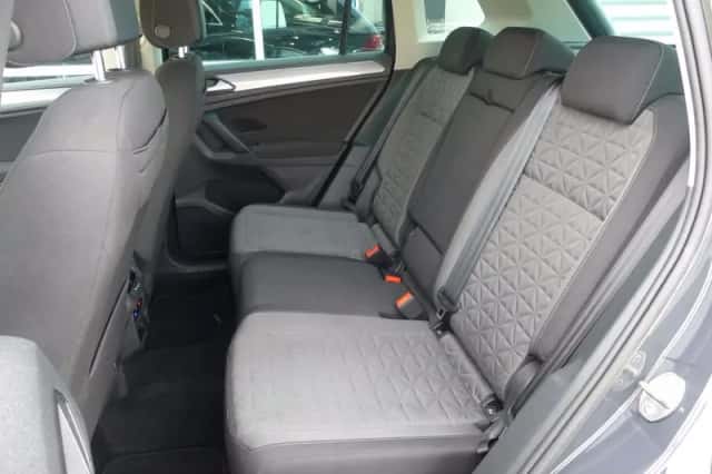 Volkswagen Tiguan (2021) thumbnail 5