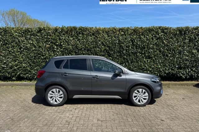 Suzuki S-Cross (2018) thumbnail 4