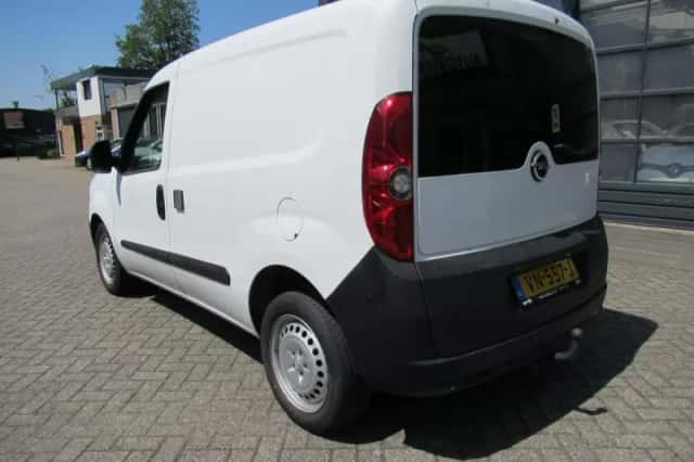 Opel Combo (2015) thumbnail 2