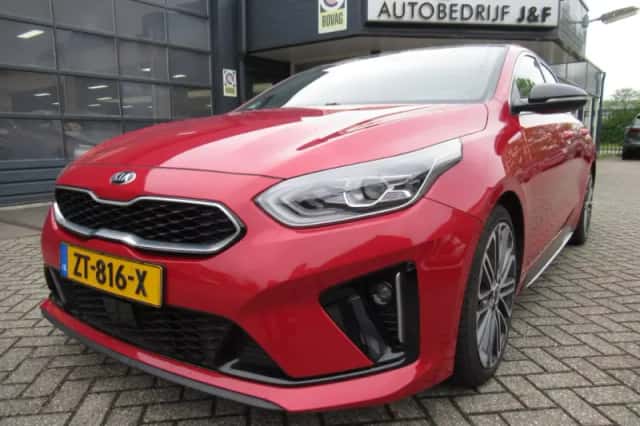 Kia ProCeed (2019) thumbnail 4