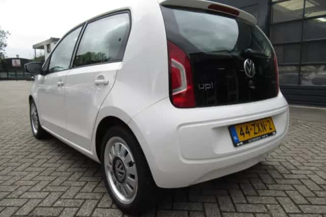 Volkswagen Up! (2013) thumbnail 4