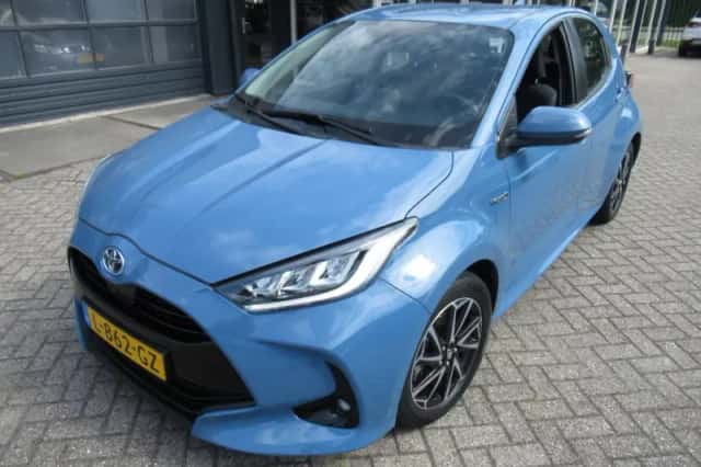 Toyota Yaris (2021) thumbnail 2