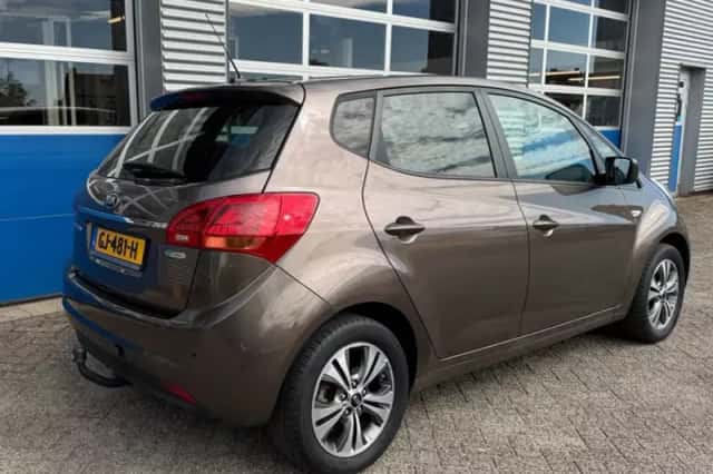 Kia Venga (2015) thumbnail 3