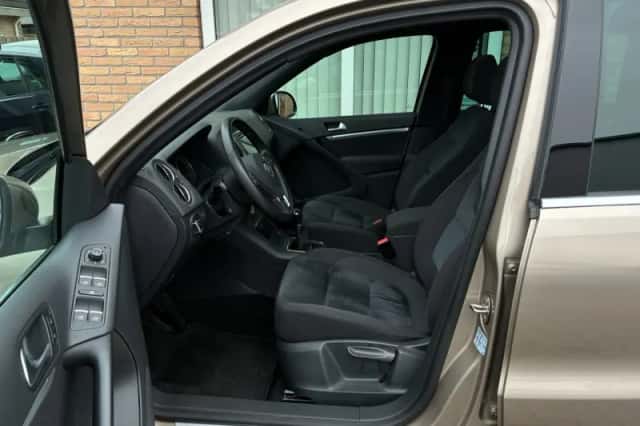 Volkswagen Tiguan (2016) thumbnail 5