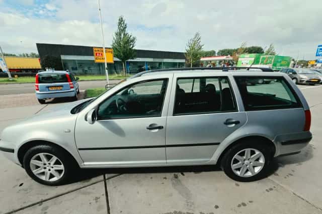 Volkswagen Golf (2004) thumbnail 5