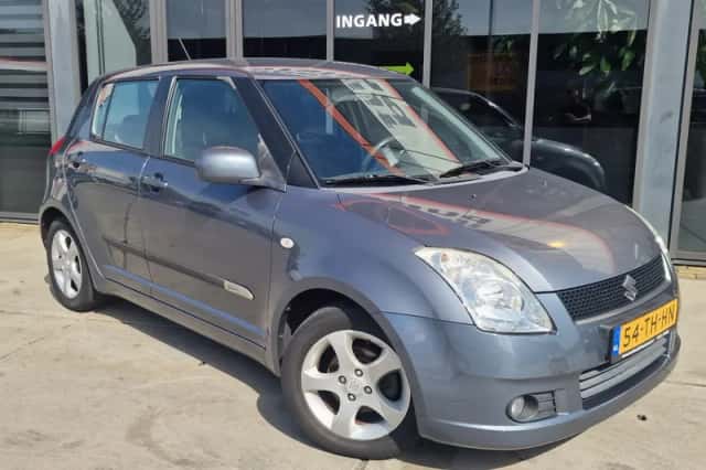Suzuki Swift (2006) thumbnail 2